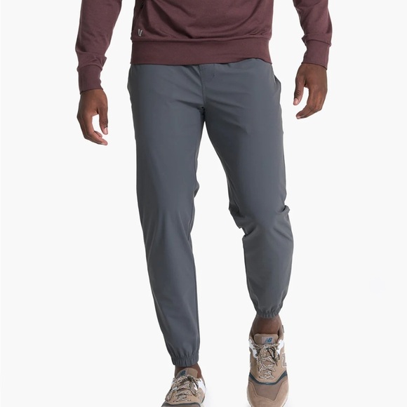 Vuori Fleet Joggers Lightweight Performance Stretch  Color: Charcoal Size XXL - Picture 12 of 16